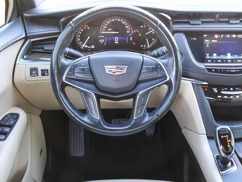 Used 2018 Cadillac XT5 AWD image 19