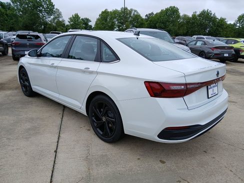 New 2026 Volkswagen Jetta SE FWD image 3