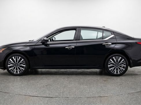 Used 2025 Nissan Altima 2.5 SV image 5