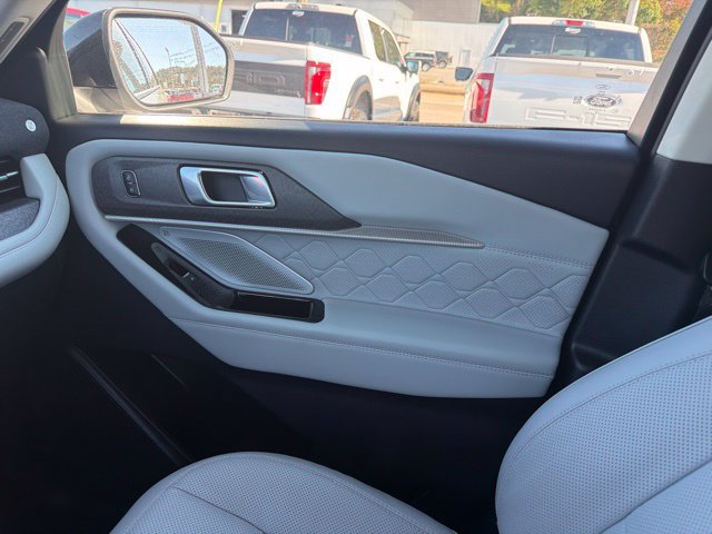 Used 2025 Ford Explorer Platinum w/ LUX Leather Package AWD/4WD image 14