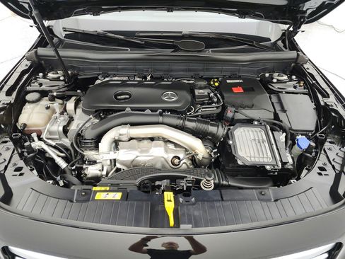 Used 2024 Mercedes-Benz GLB 250 image 15