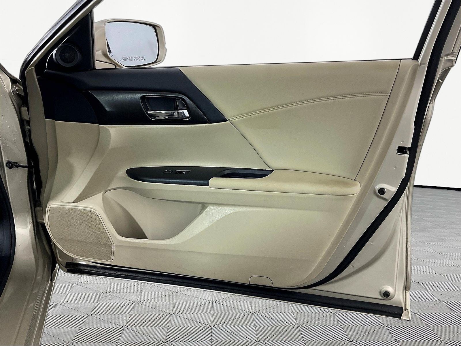 Used 2013 Honda Accord EX image 28