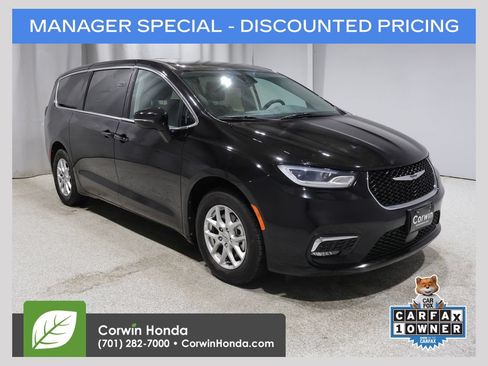 Used 2024 Chrysler Pacifica Touring-L FWD image 1