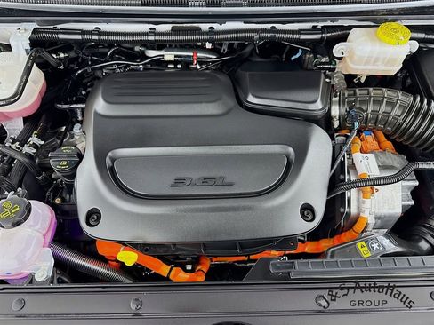 Used 2025 Chrysler Pacifica Pinnacle FWD image 39