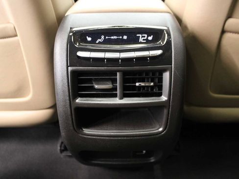 Used 2018 Cadillac XT5 Platinum image 40