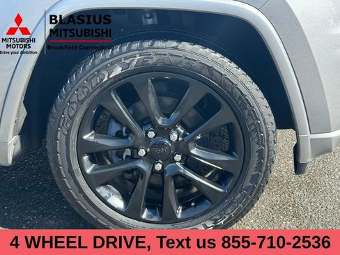 Used 2019 Jeep Grand Cherokee Altitude image 3