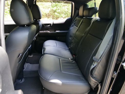 Used 2022 Toyota Tacoma TRD Sport AWD/4WD image 22