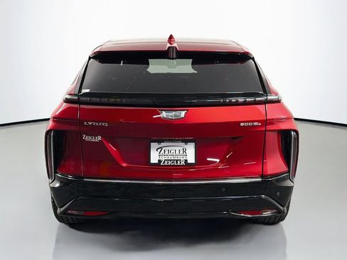 Used 2024 Cadillac Lyriq Luxury AWD/4WD image 6