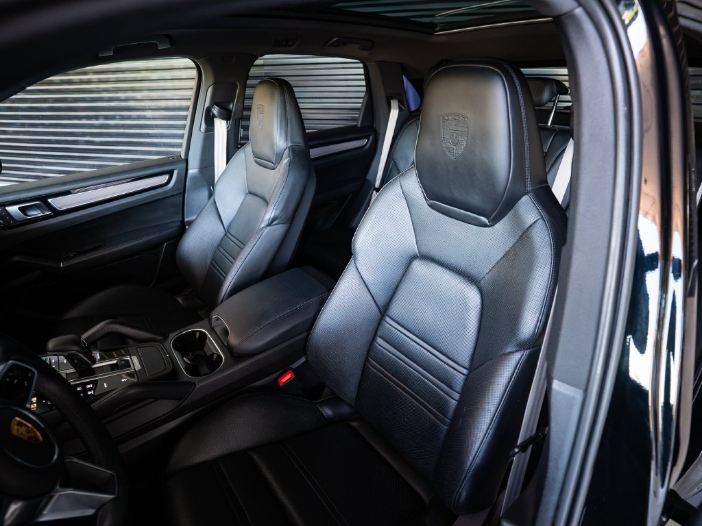 Certified 2023 Porsche Cayenne Platinum Edition AWD/4WD image 5