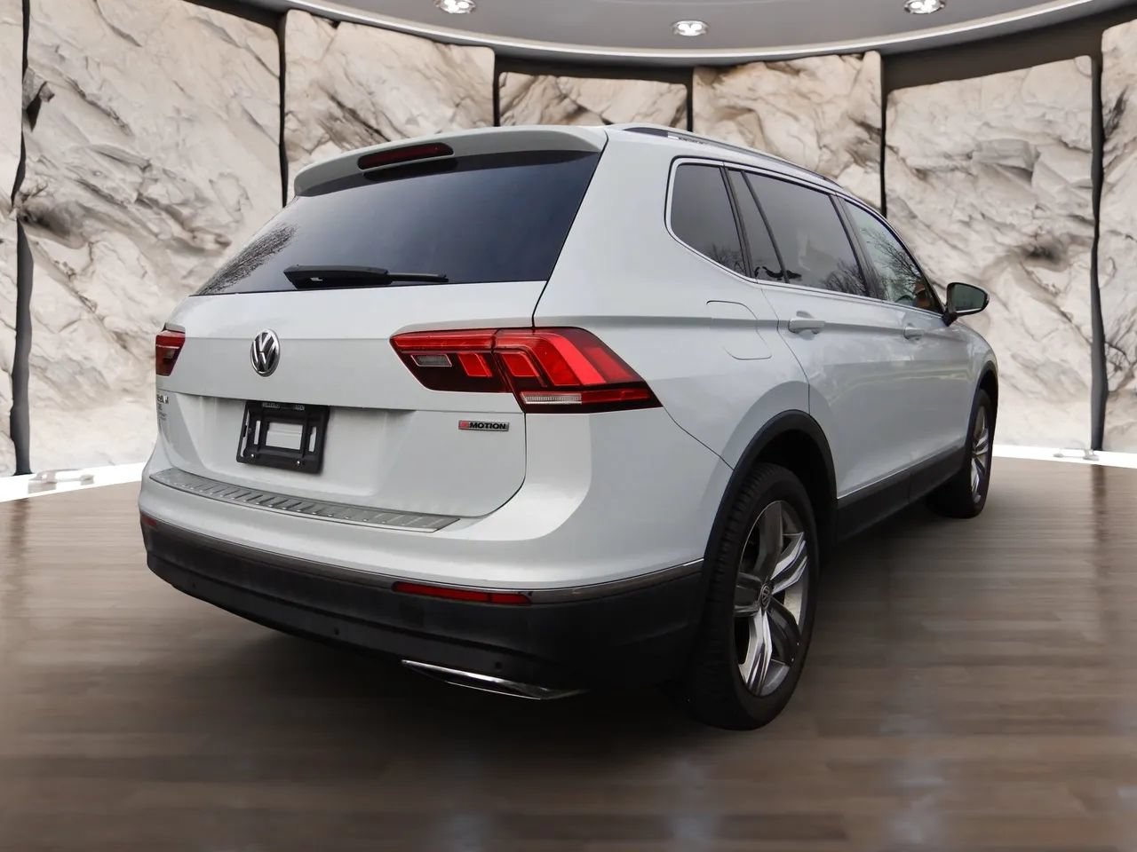 Used 2019 Volkswagen Tiguan SEL Premium AWD/4WD image 6