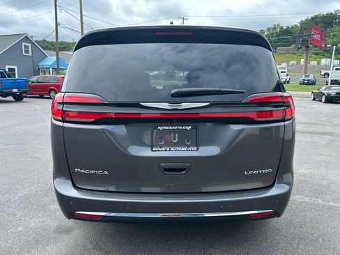Used 2023 Chrysler Pacifica Limited FWD image 4