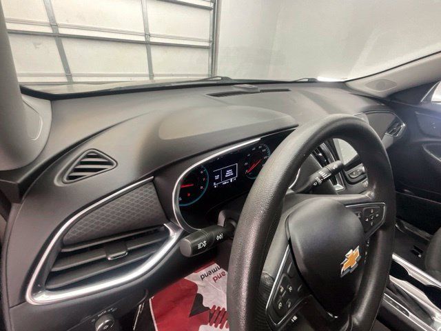 Used 2020 Chevrolet Malibu LT FWD image 17