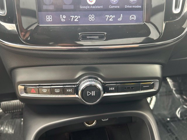 Certified 2025 Volvo XC40 B5 Plus AWD/4WD image 26