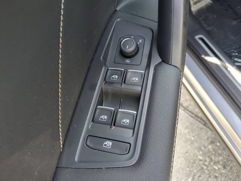 Certified 2023 Volkswagen Tiguan SE R-Line FWD image 17