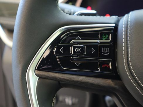 New 2023 Jeep Grand Cherokee Overland w/ Luxury Tech Group IV image 11