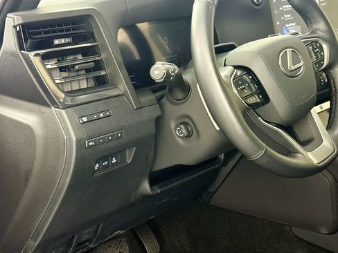 Used 2025 Lexus GX 550 w/ Cold Area Package AWD/4WD image 10