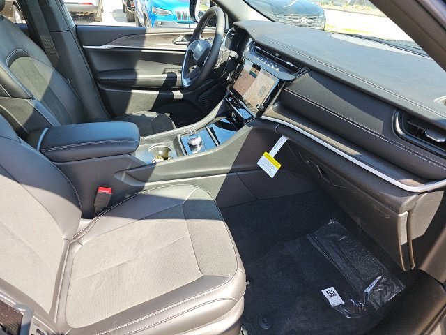 New 2026 Jeep Grand Cherokee Altitude AWD/4WD image 11