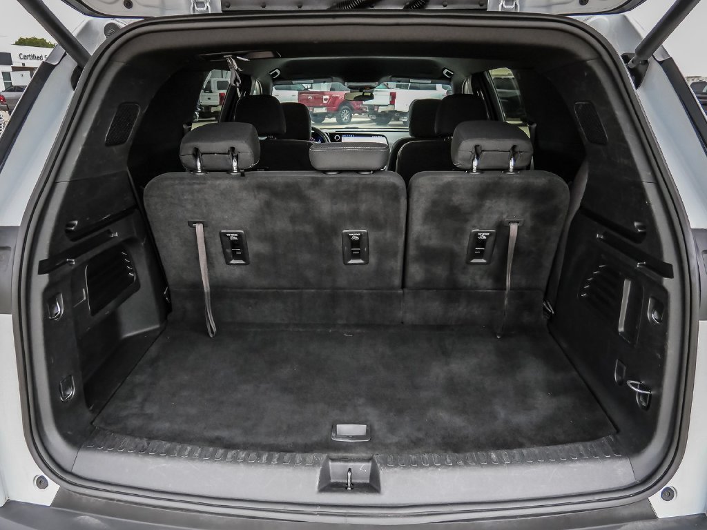 Used 2025 Chevrolet Traverse LT FWD image 12