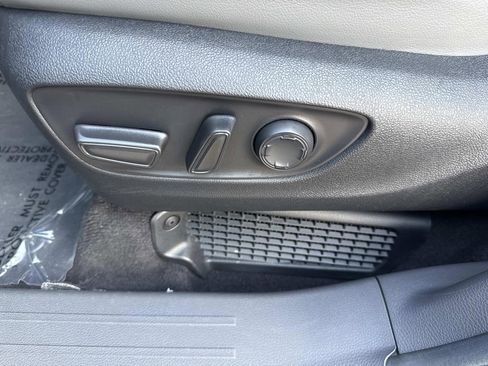 Used 2024 Toyota Sienna XLE FWD image 23