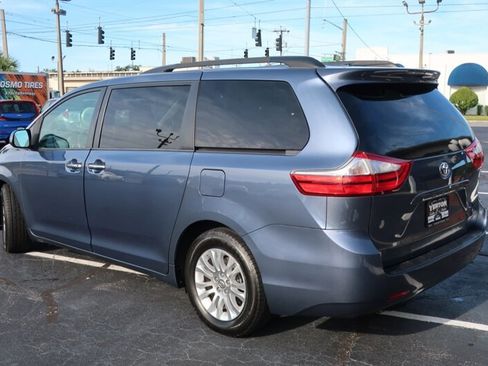 Used 2015 Toyota Sienna XLE Premium image 9