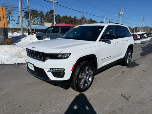 Used 2025 Jeep Grand Cherokee Limited image 4