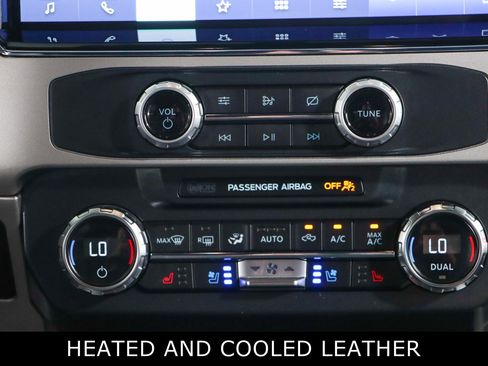 Used 2022 Ford F250 Lariat w/ Black Appearance Pkg image 21