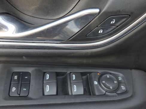 Used 2023 GMC Yukon SLT image 30