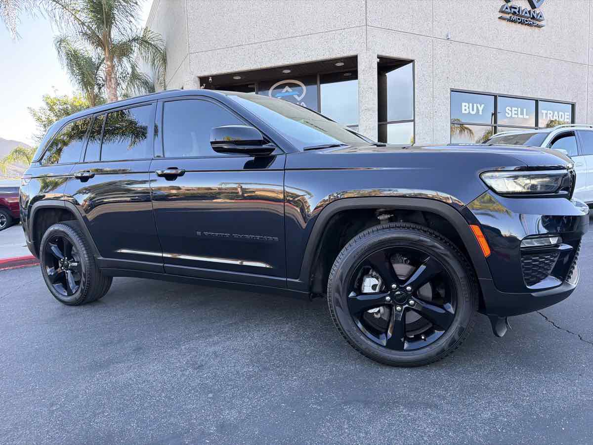 Used 2024 Jeep Grand Cherokee Limited w/ Black Appearance Package RWD image 7
