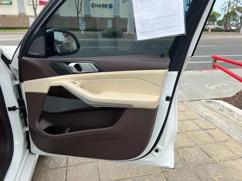 Used 2019 BMW X7 xDrive40i w/ Premium Package AWD/4WD image 44