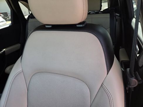 Used 2020 Ford Escape Titanium w/ Titanium Premium Package 2.0 AWD/4WD image 16