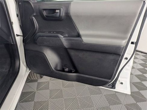 Used 2022 Toyota Tacoma SR image 29