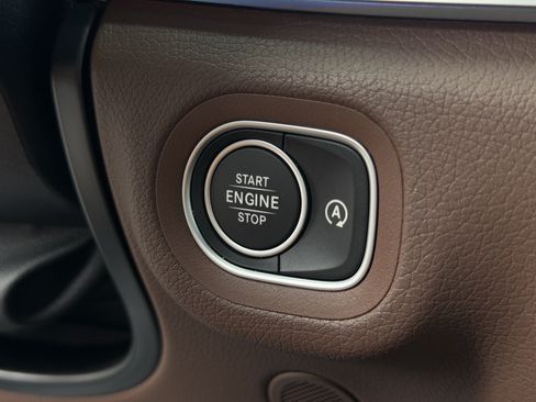 Used 2025 Mercedes-Benz GLS 450 4MATIC image 29