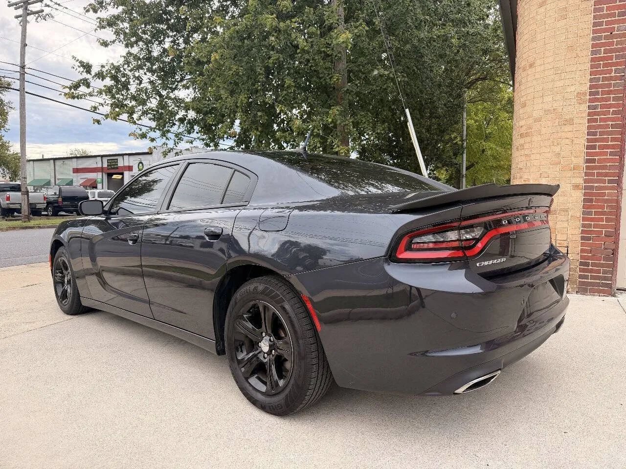 Used 2019 Dodge Charger SXT RWD image 11