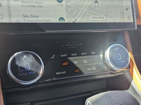 Used 2022 Jaguar F-PACE R-Dynamic S image 12