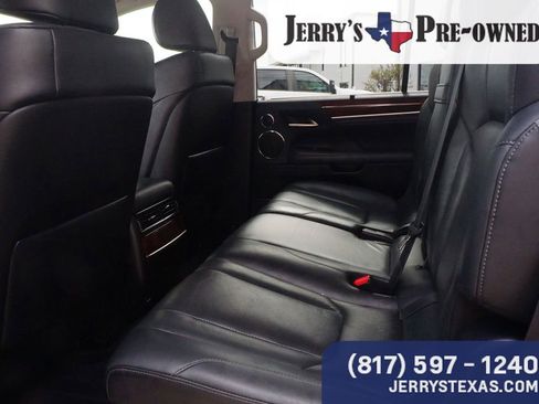 Used 2020 Lexus LX 570 4WD w/ 3rd Row & Luxury Pkg image 23