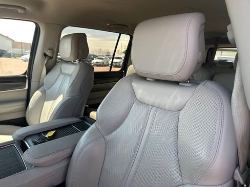 Used 2024 Jeep Wagoneer L Series II w/ Flexible Seating Group image 13