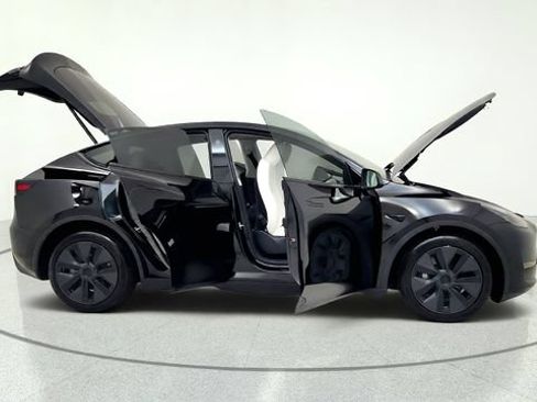 Used 2025 Tesla Model Y Long Range AWD/4WD image 20