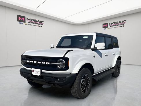 New 2025 Ford Bronco Outer Banks AWD/4WD image 8