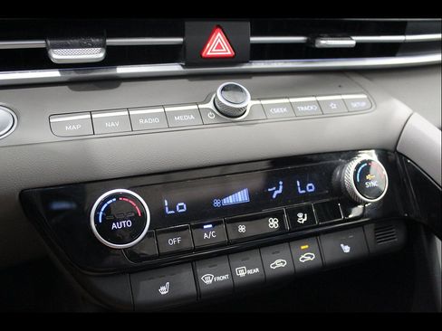 Used 2025 Hyundai Elantra SEL FWD image 29