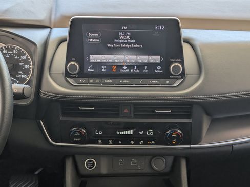 Used 2023 Nissan Rogue SV FWD image 25