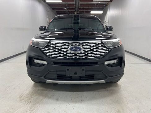Used 2020 Ford Explorer Platinum w/ Premium Technology Package image 2