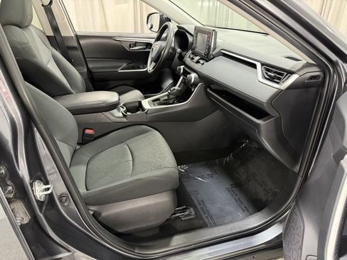 Used 2021 Toyota RAV4 XLE image 7