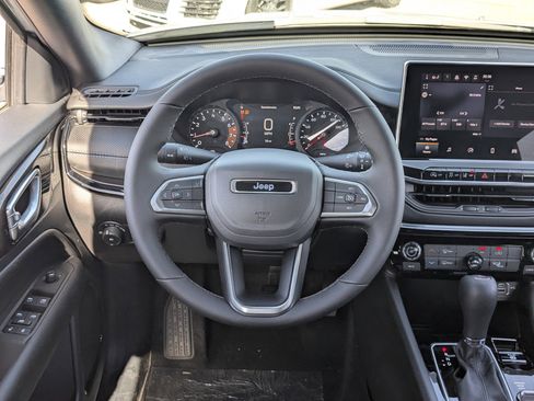 New 2026 Jeep Compass Latitude image 21