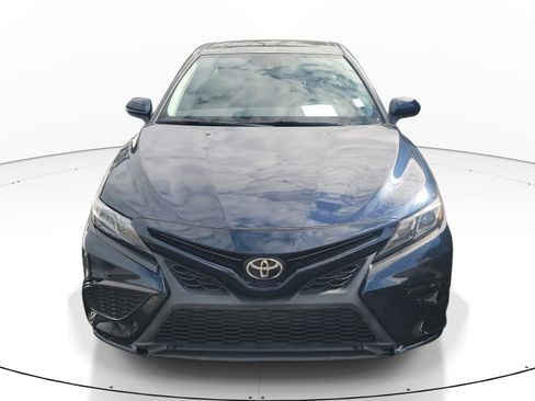 Used 2021 Toyota Camry SE image 2