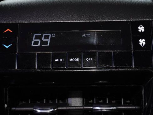 Used 2023 Jeep Grand Cherokee L Laredo image 12