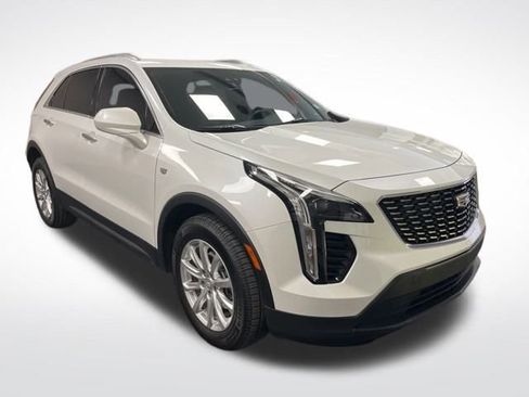 Used 2022 Cadillac XT4 Luxury w/ Cold Weather Package image 8