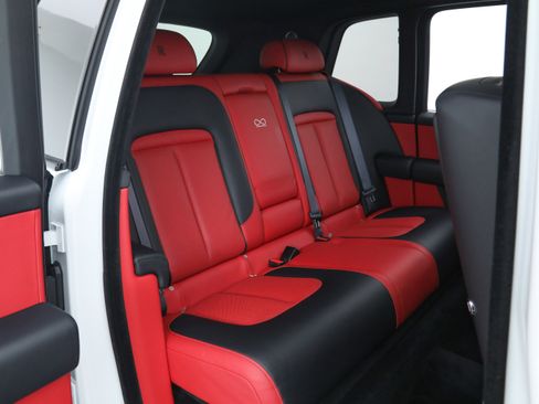 Used 2023 Rolls-Royce Cullinan Black Badge w/ Dark Exterior Package image 24