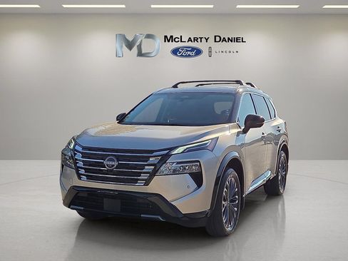 Used 2025 Nissan Rogue Platinum w/ Platinum Premium Package AWD/4WD image 2