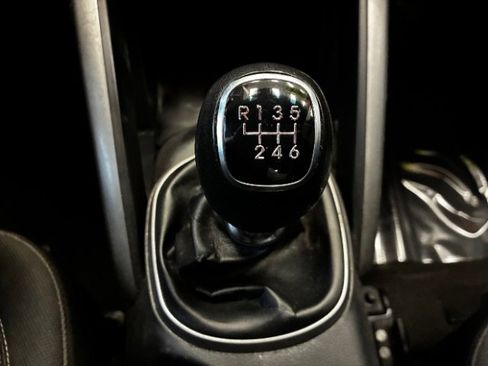 Used 2016 Hyundai Veloster image 26