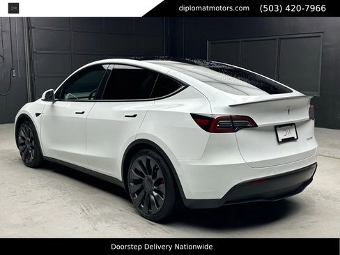 Used 2021 Tesla Model Y Performance image 4
